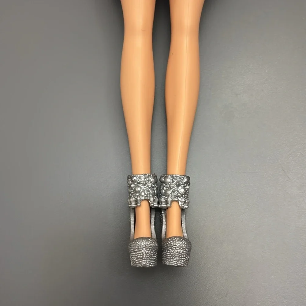Barbie Doll Blonde Hair Blue Eyes Asymmetric dress high heels-FLAW: chopped hair